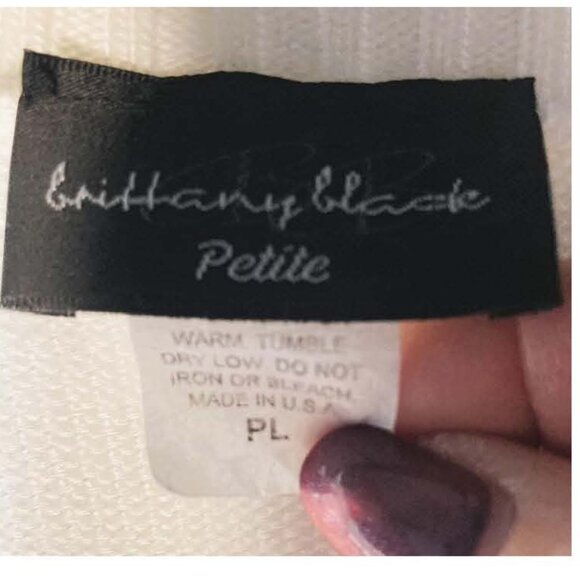 WHITE CROCHET KNIT SCALLOPED EDGE CARDIGAN by brittany black – MISSY PETITE LARG - Picture 3 of 3